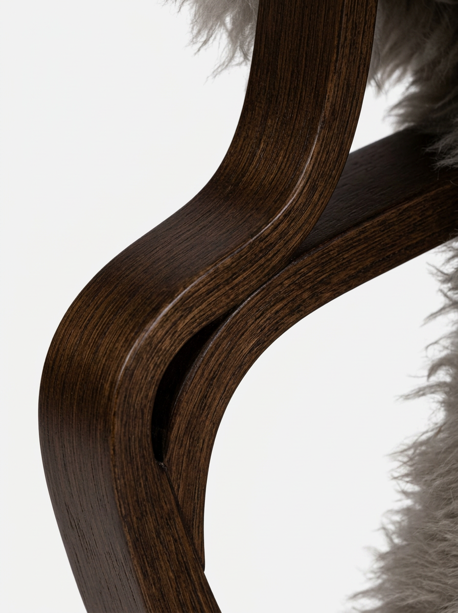 Molin lounge chair, close-up of bentwood frame