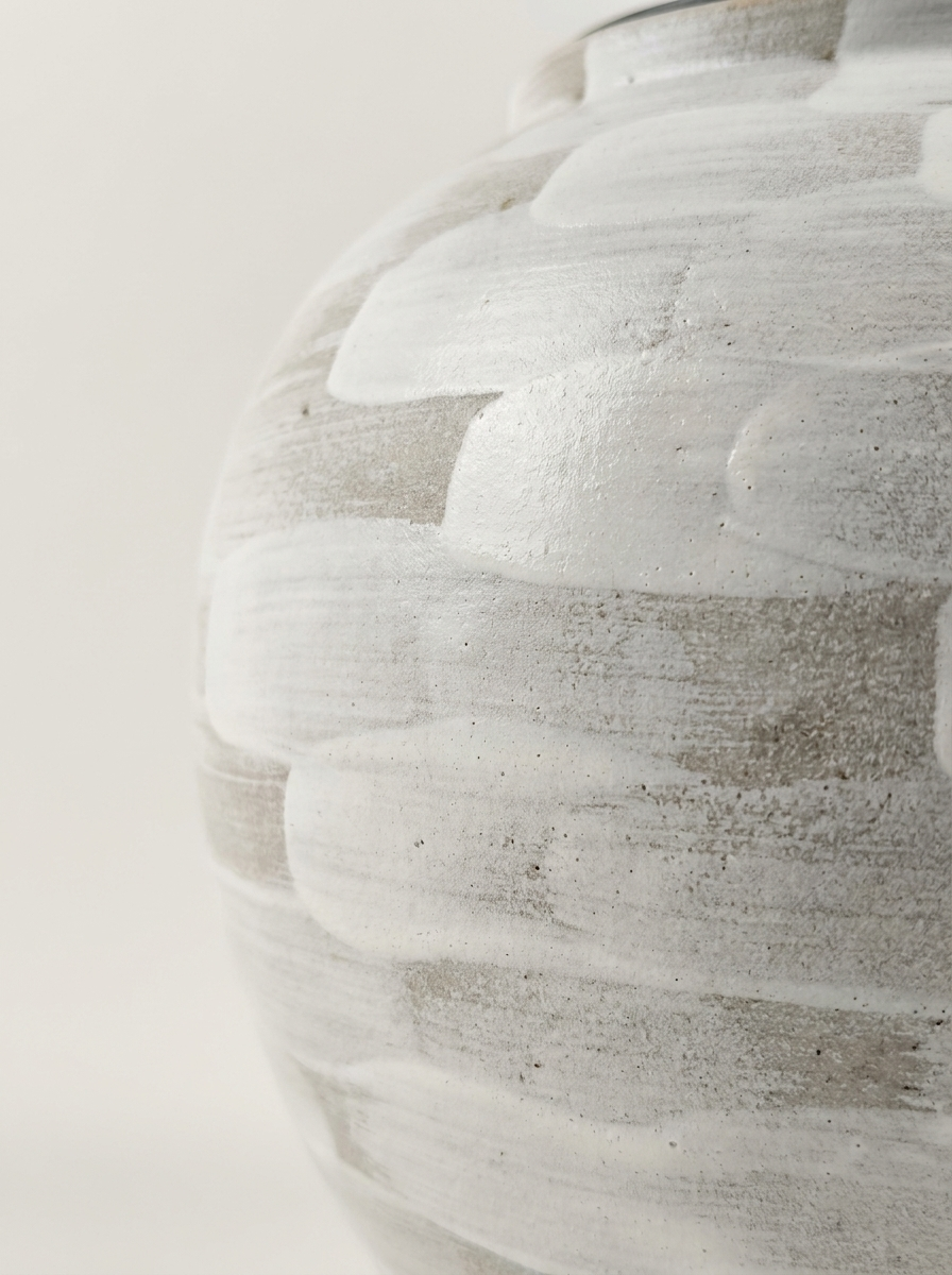 Vard table lamp, close-up detail of ceramic banding